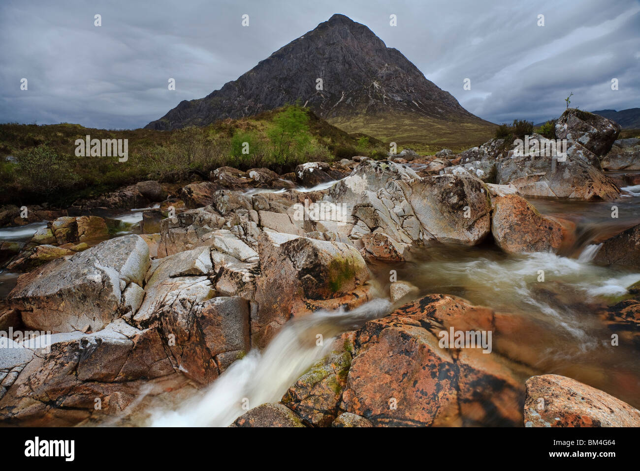 La cascata e Dearg Stob, Buachaille Etive Mòr. Foto Stock