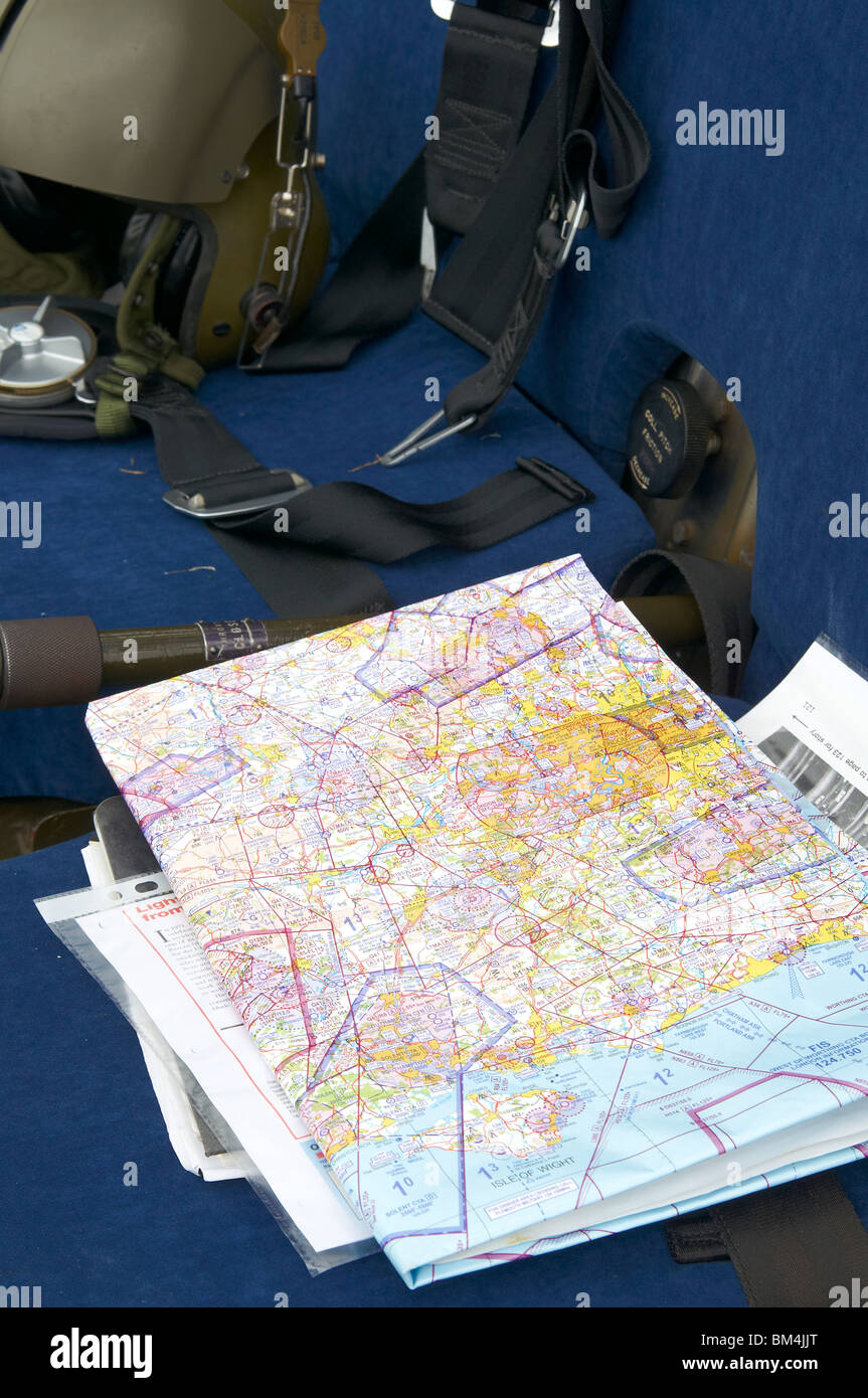 Aria mappa di navigazione sul sedile del pilota di un elicottero che mostra l'Inghilterra del sud. Foto Stock