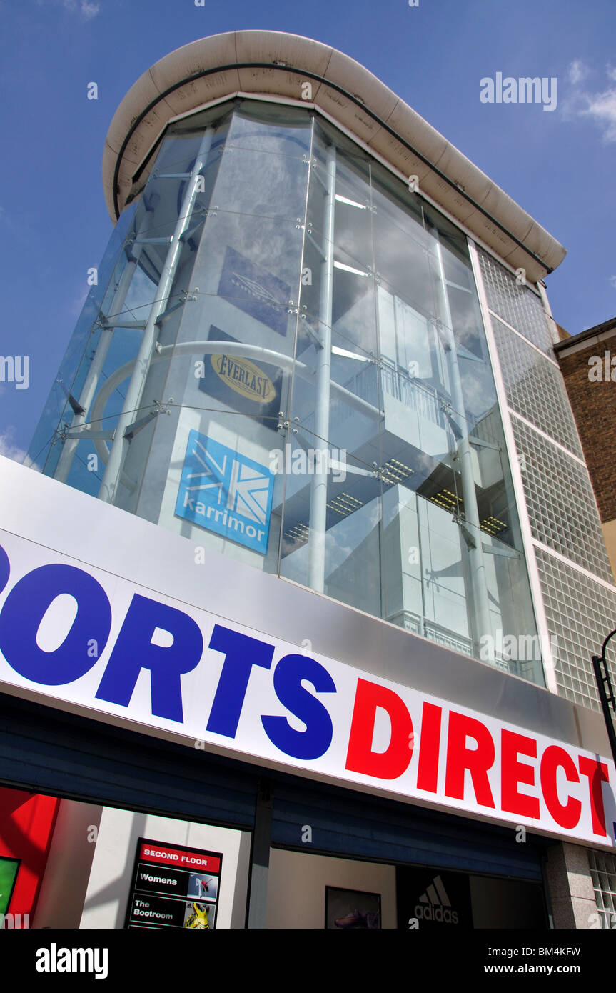 Sport Direct Store, High Street, Uxbridge, London Borough of Hillingdon, Greater London, England, Regno Unito Foto Stock