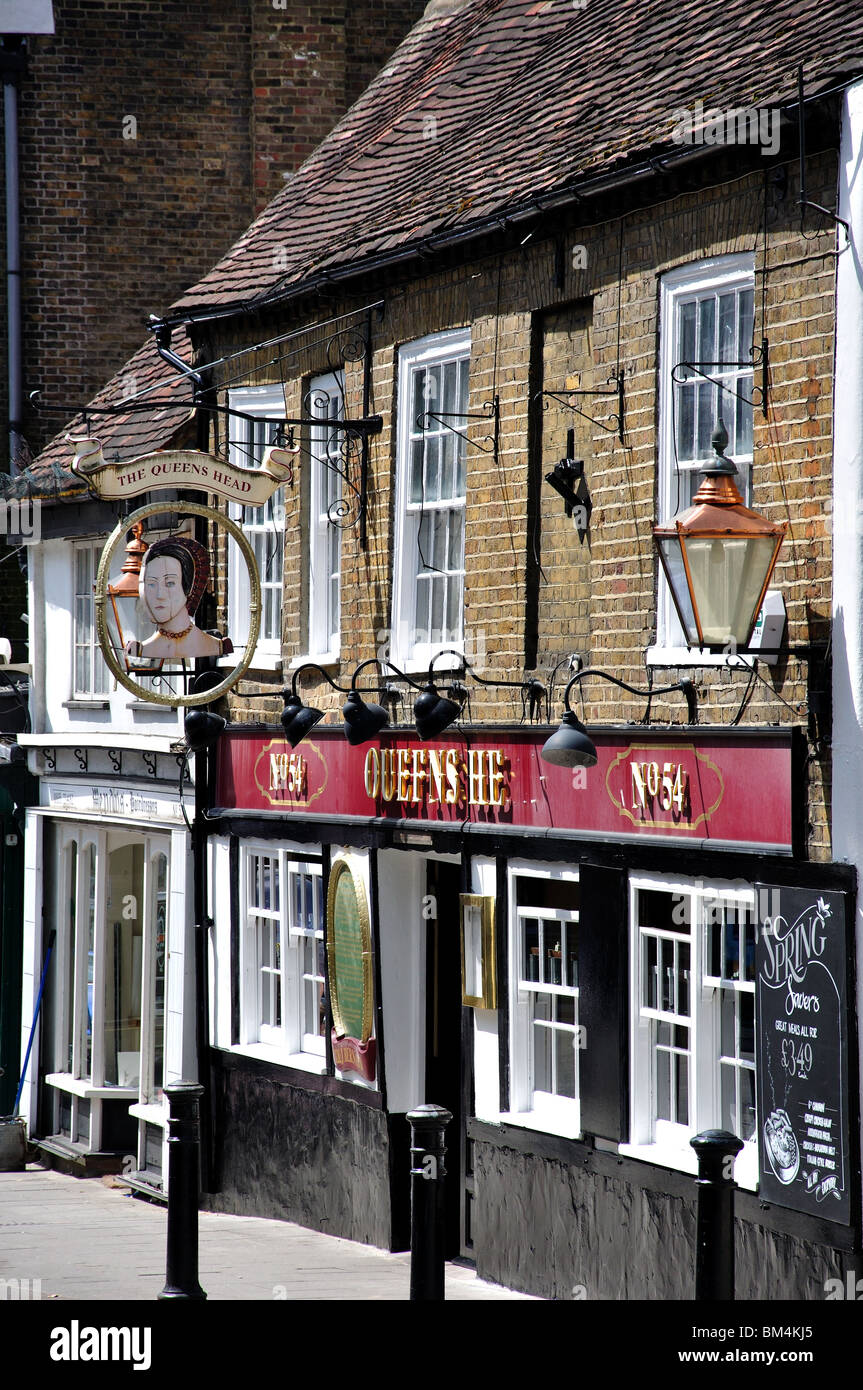 Xvi secolo la testa della regina Pub, Windsor Street, Uxbridge, London Borough of Hillingdon, Greater London, England, Regno Unito Foto Stock