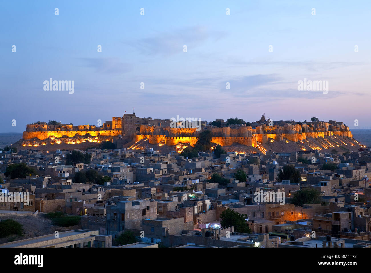 Jaisalmer Fort al crepuscolo. Il Rajasthan. India Foto Stock