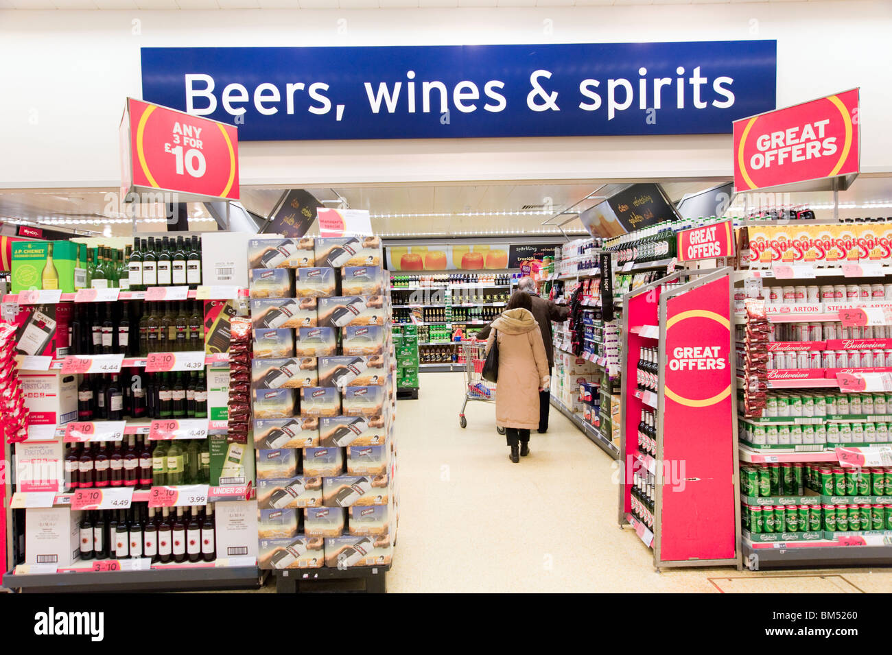 Sainsbury's supermercato sezione di alcool, England, Regno Unito Foto Stock