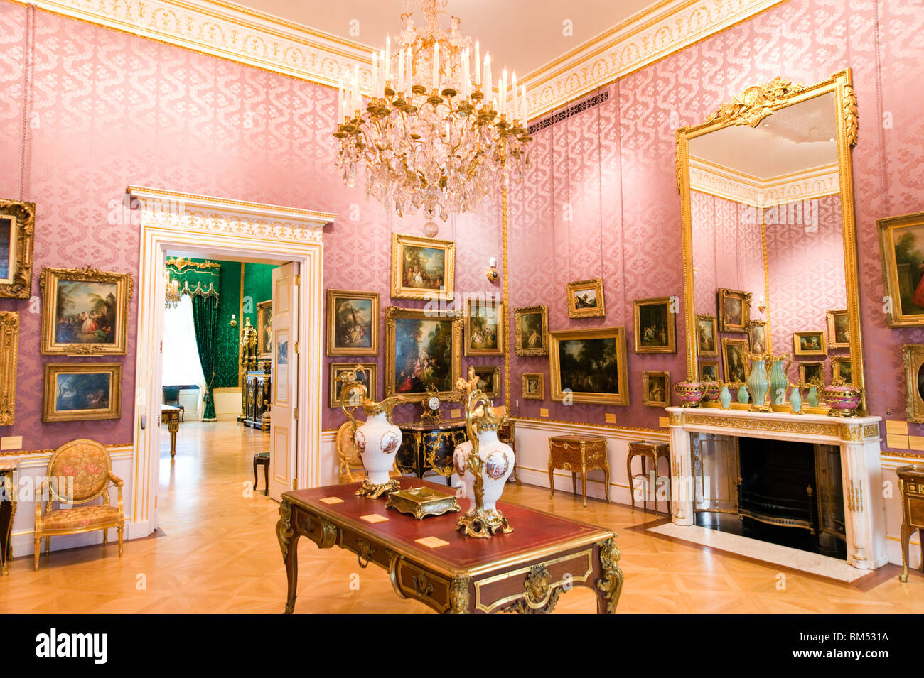 Una lussuosa camera nella Wallace Collection di Londra, Inghilterra, Regno Unito Foto Stock