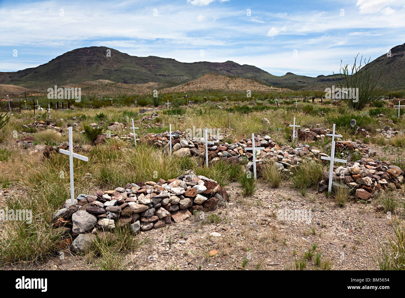 Tombe con croci bianche Concordia cimitero Shafter miniere di argento di Ghost Town Texas USA Foto Stock