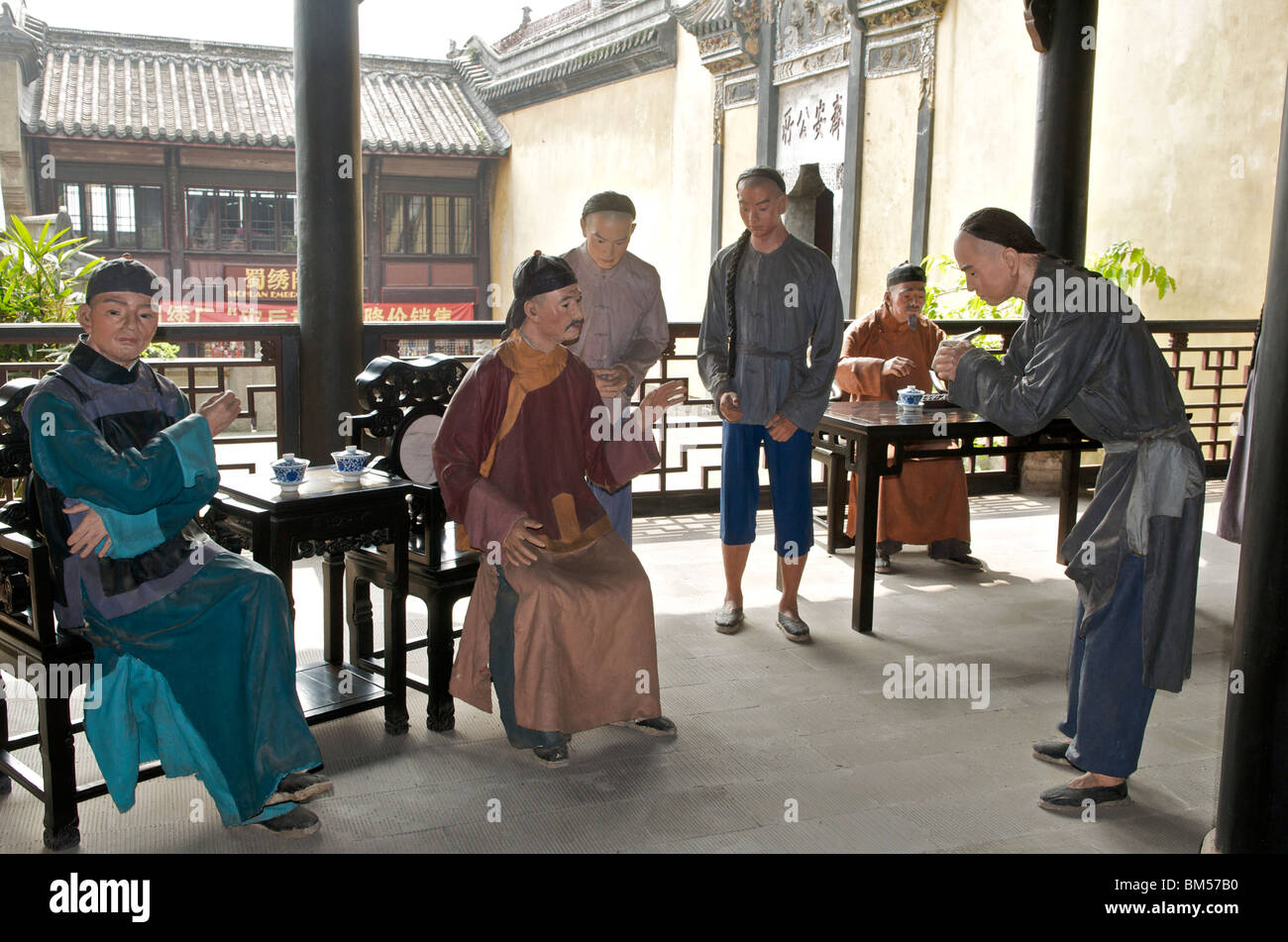 La vita nei modelli di dimensione di antico tempio nobili in costume il vecchio quartiere di Chongqing Cina Foto Stock