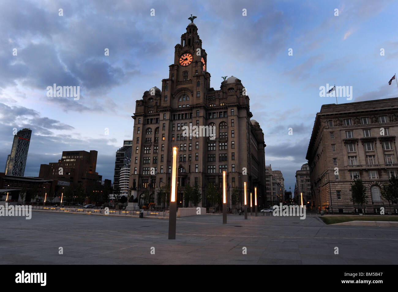 Il Liver Building, Liverpool al crepuscolo Foto Stock