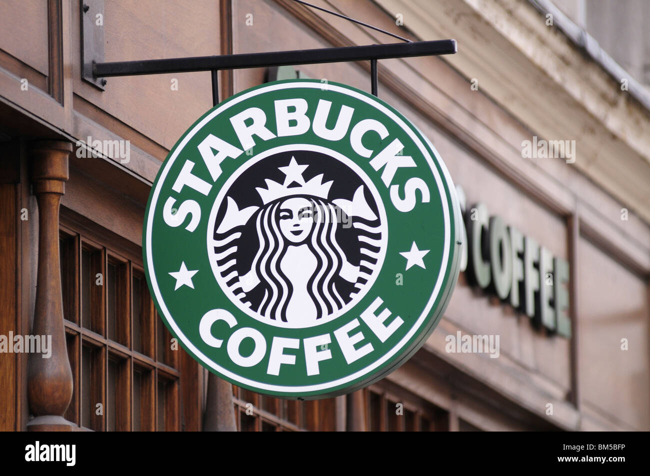 Starbucks Coffee Shop segno Logo, Fleet Street, Londra Inghilterra REGNO UNITO Foto Stock