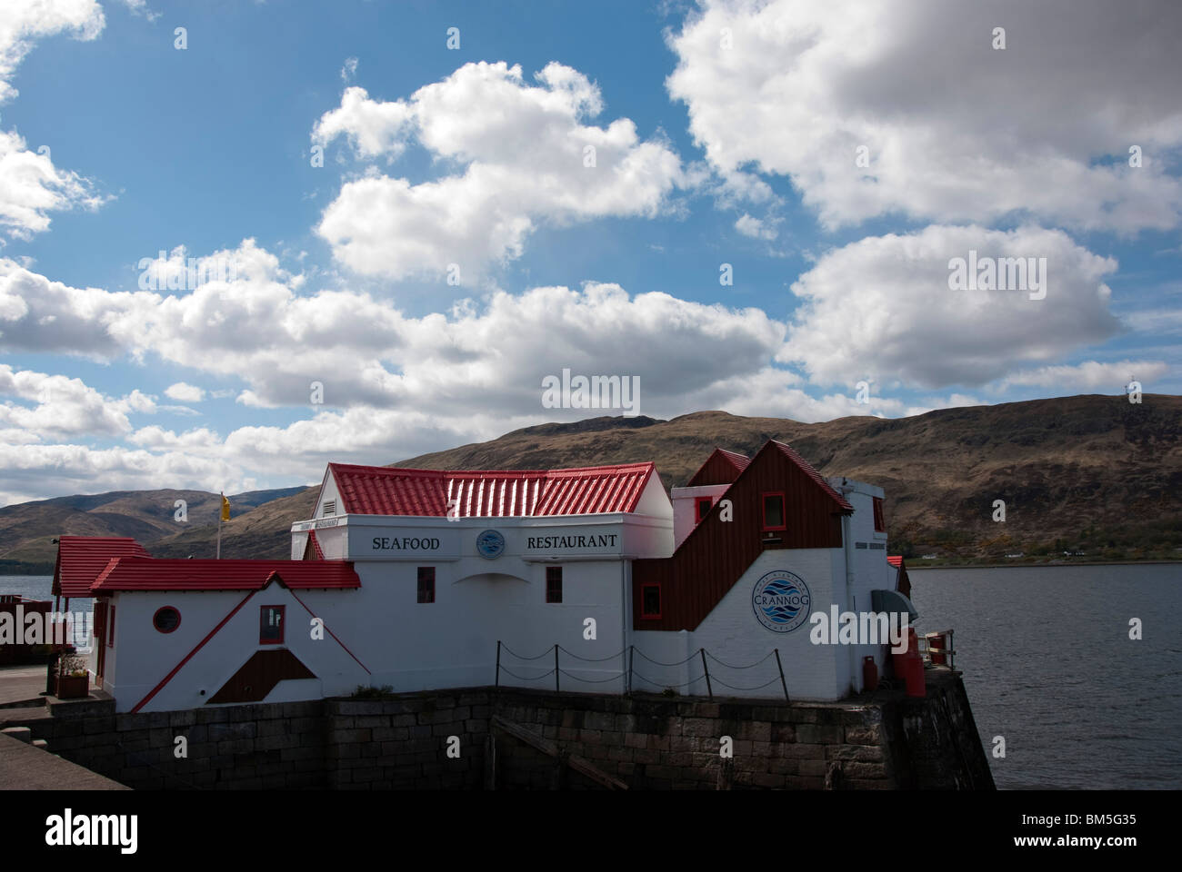 Il Crannog Seafood Restaurant Fort William Pier A82 da Pass Lochaber West Western Highlands scozzesi Scozia Scotland Foto Stock