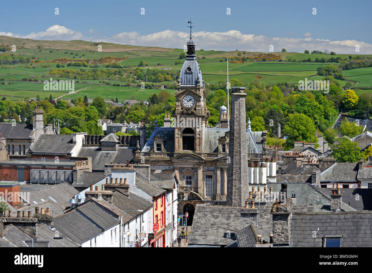 Allhallows Lane e il Municipio. Kendal, Cumbria, England, Regno Unito Europa. Foto Stock