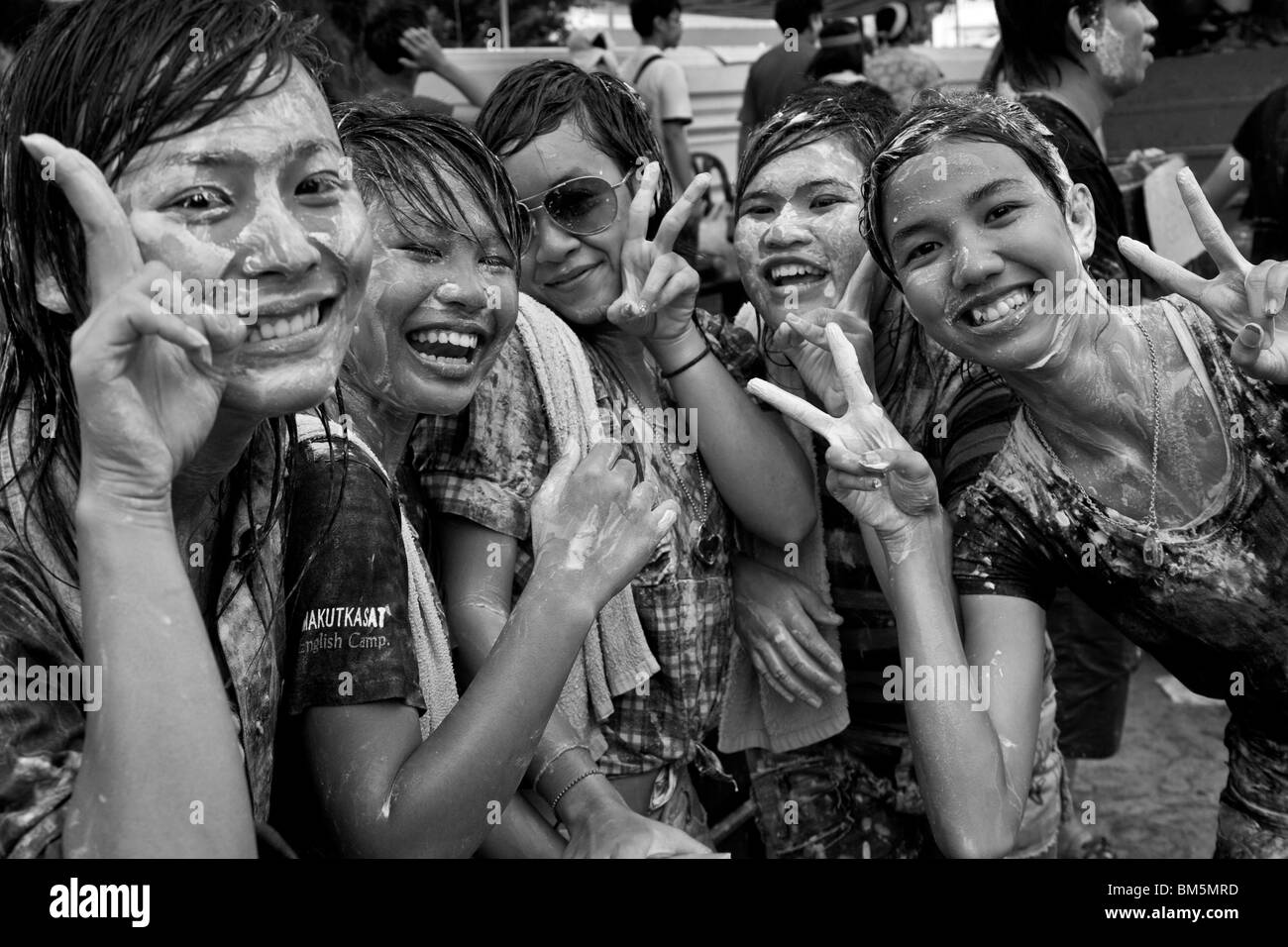 La popolazione locale per celebrare, il Songkran Festival dell'acqua, Bangkok, Thailandia Foto Stock