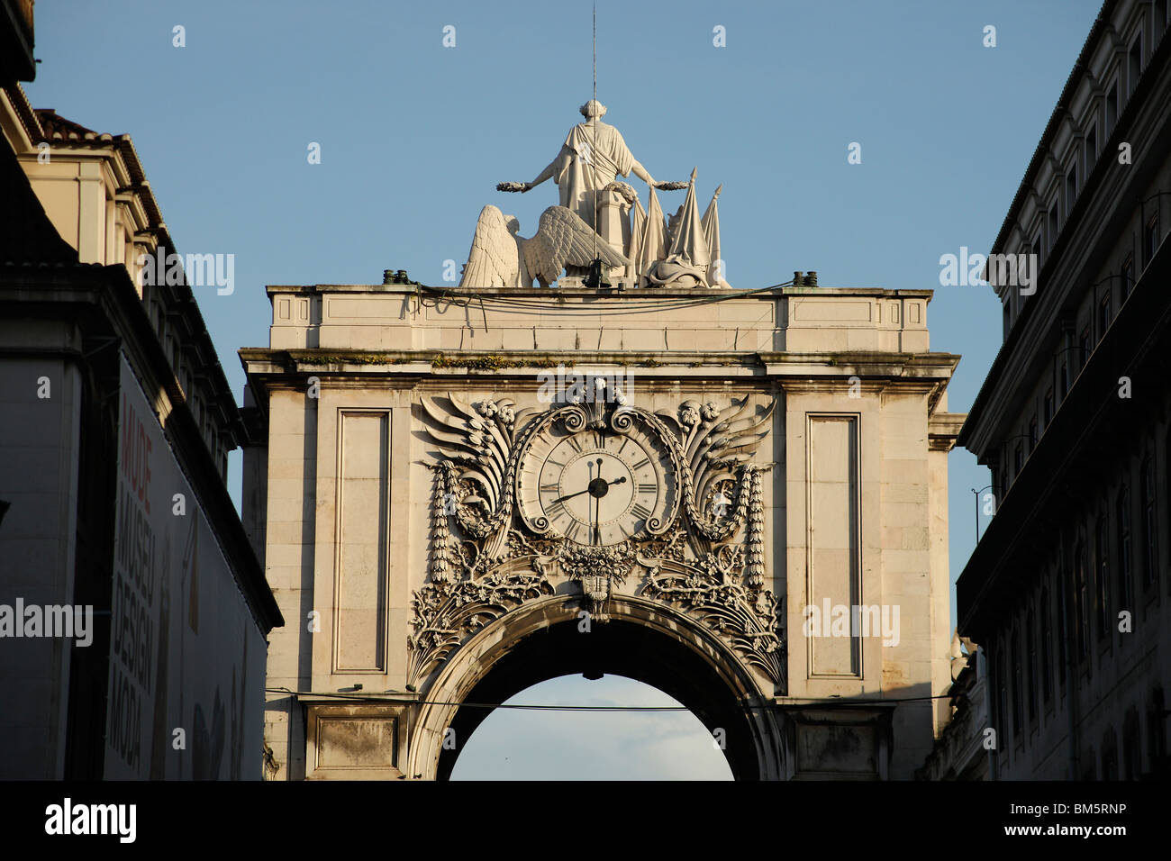 Arco trionfale sulla piazza del Commercio Praca do Comercio o Terreiro do Paco a Lisbona, Portogallo, Europa Foto Stock