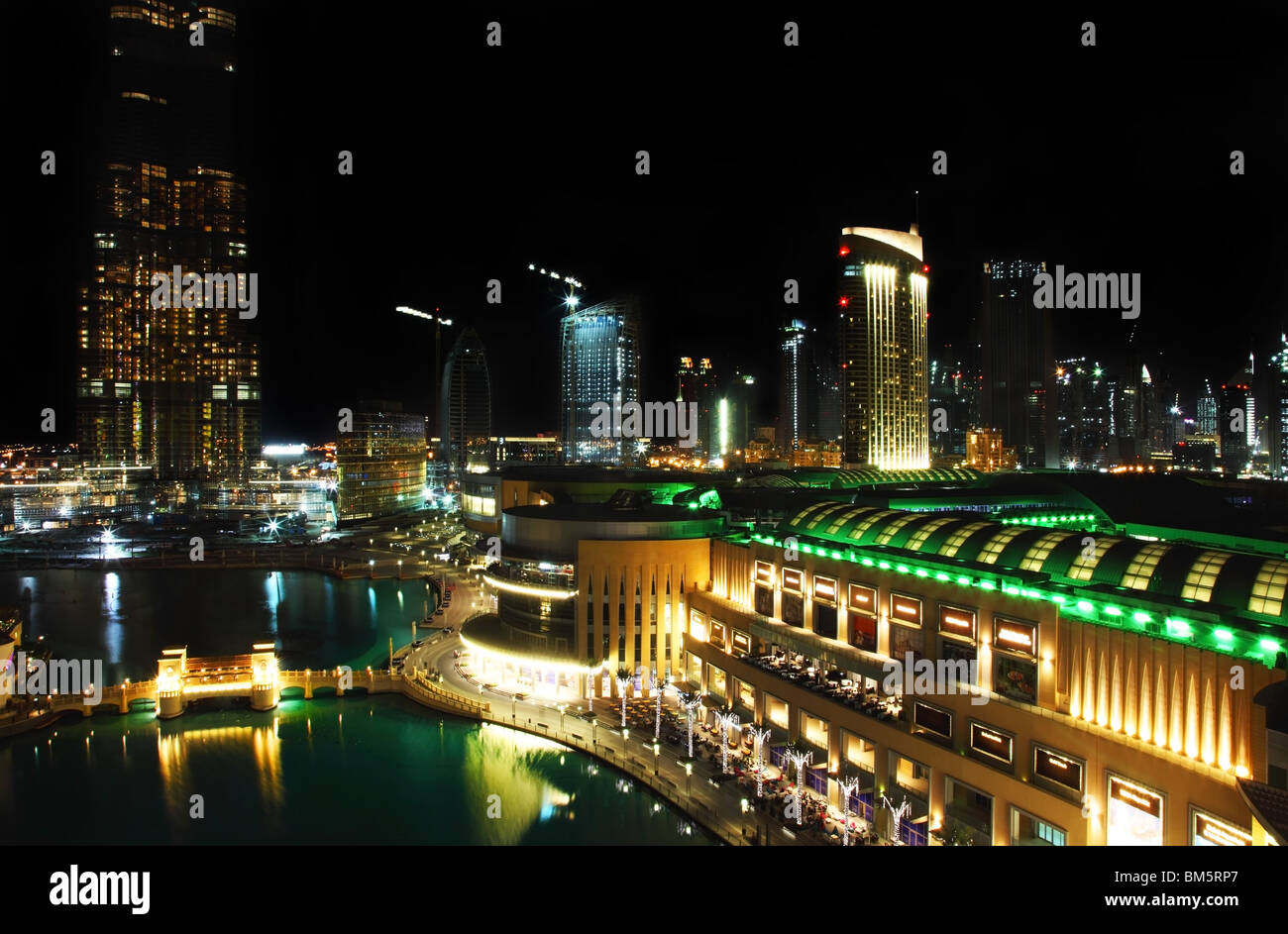 Dubai centro di notte Foto Stock