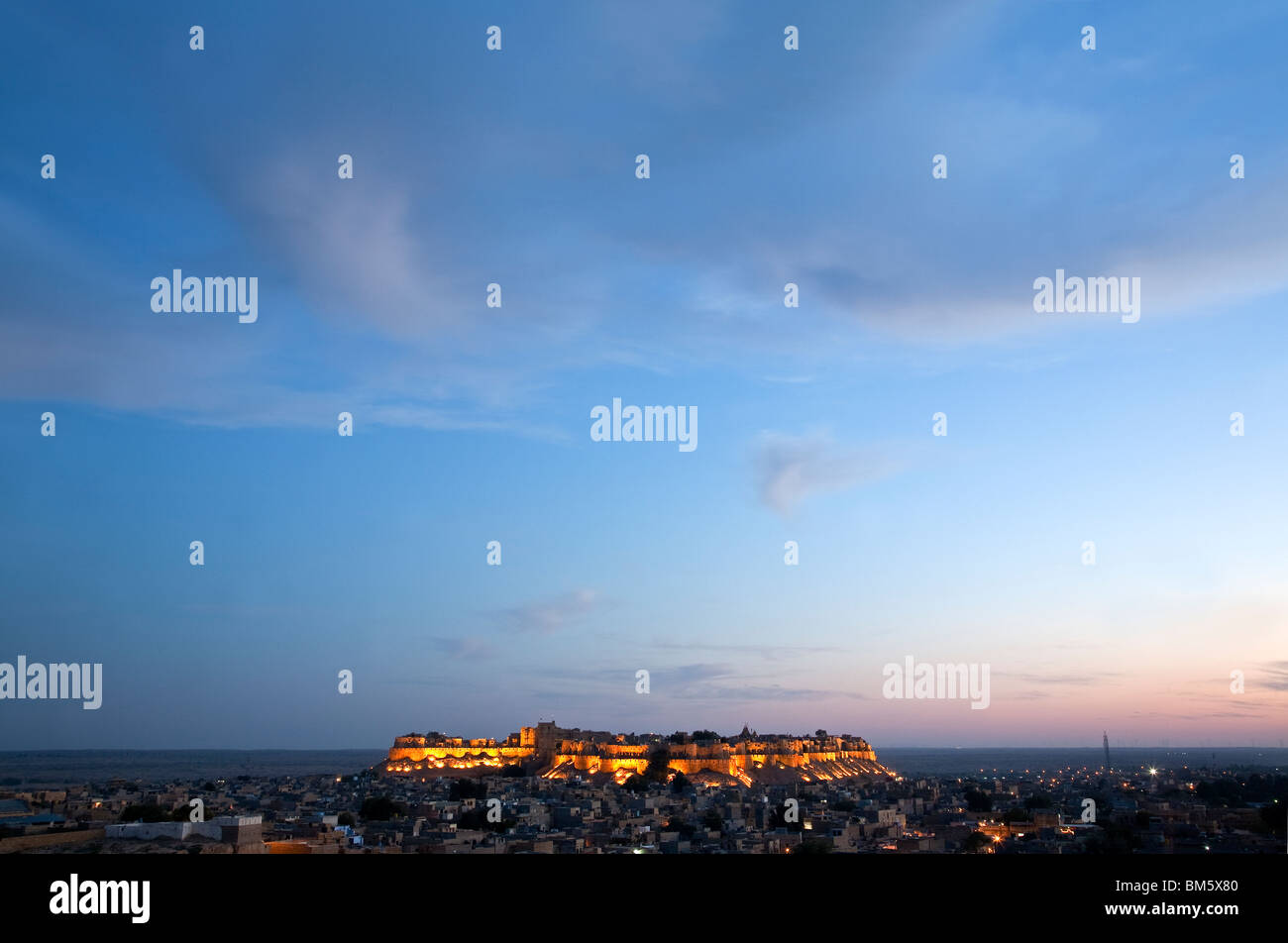 Jaisalmer Fort al crepuscolo. Il Rajasthan. India Foto Stock