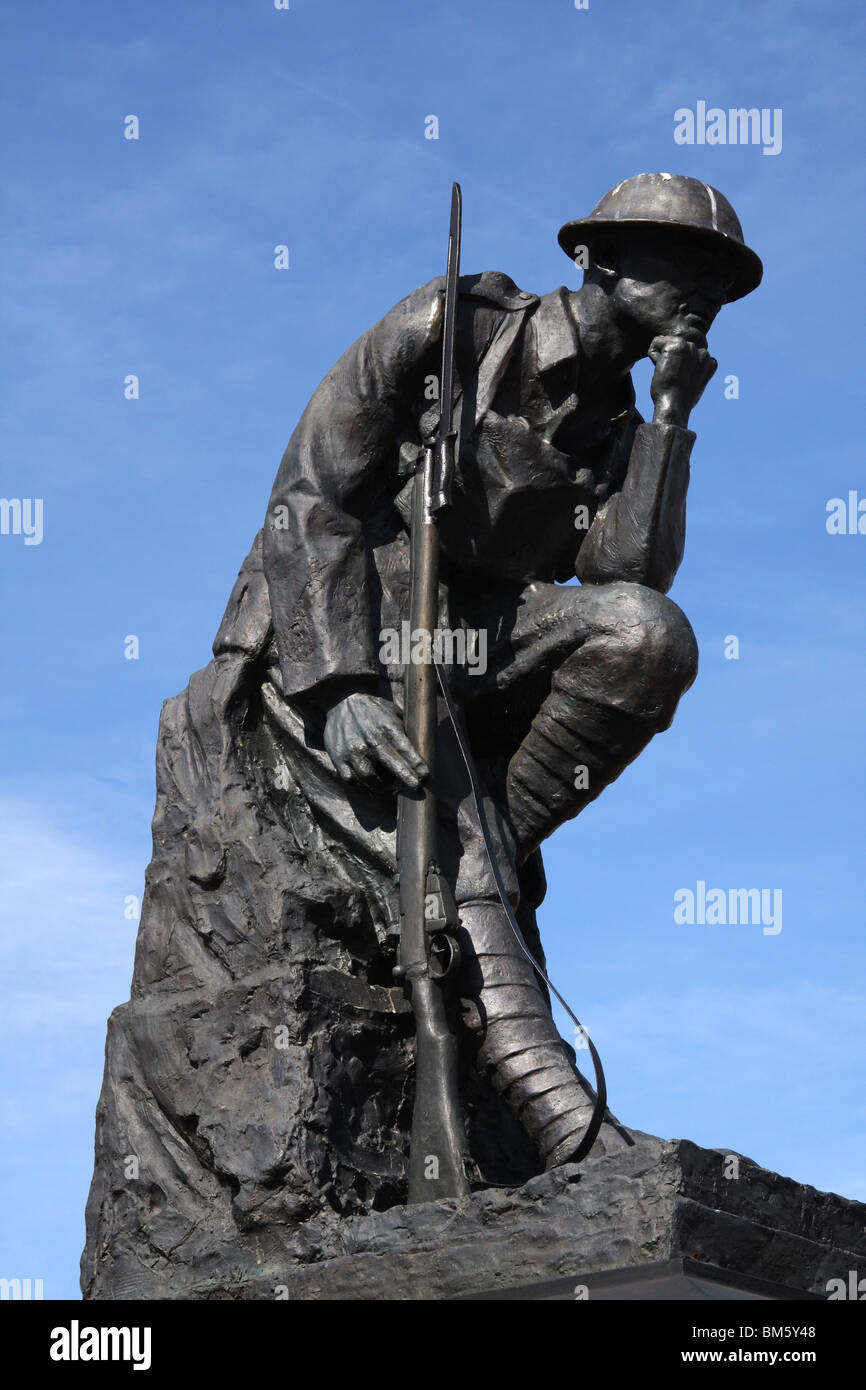 Guerra mondiale 1, memoriale, mercato, Huntingdon Cambridge, Regno Unito la prima guerra mondiale, memoria duratura, soldati coraggiosi, ricordo, sfilata, sacrificio. Foto Stock