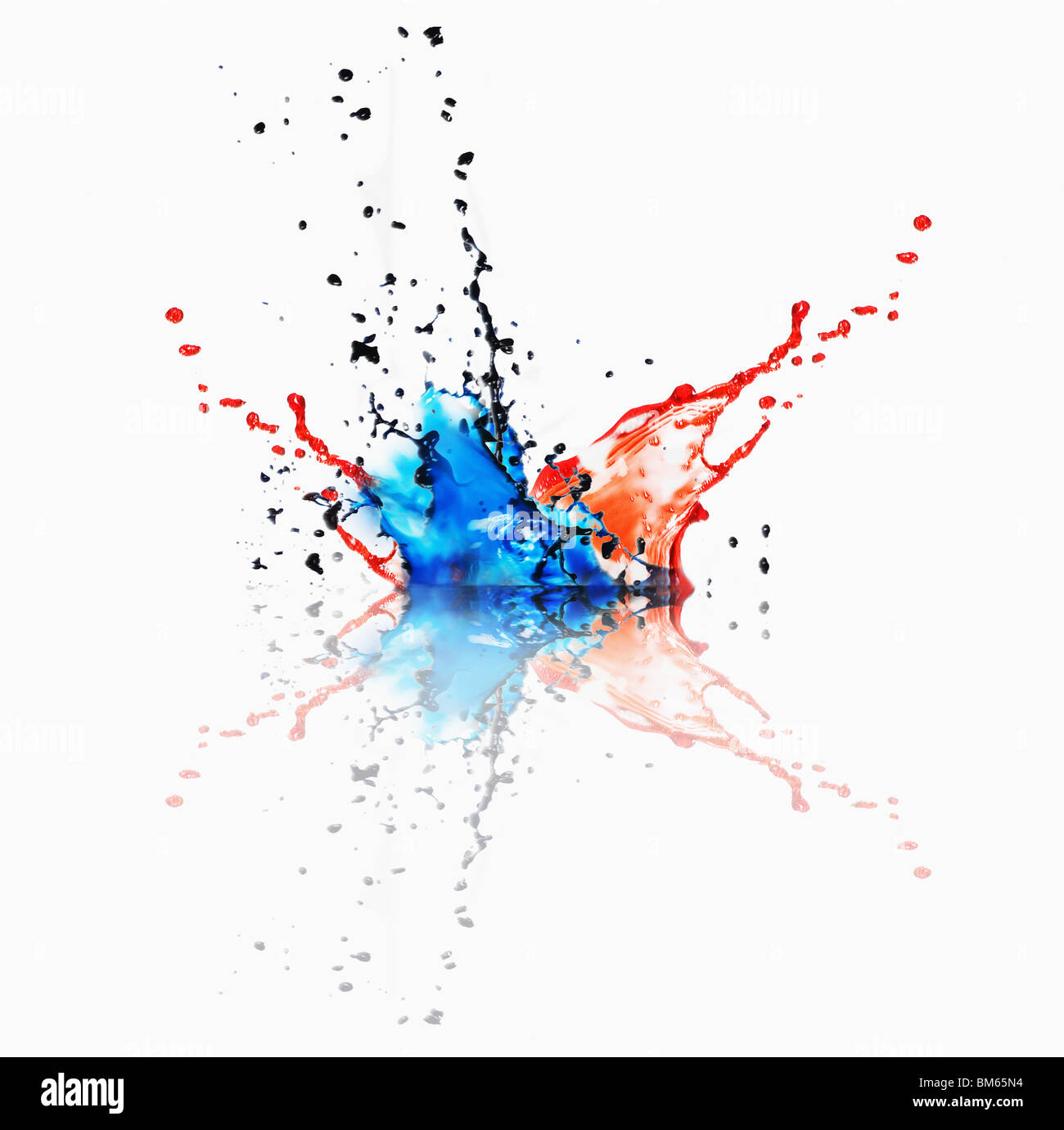 Splash di diverso colore vernici su sfondo bianco Foto Stock