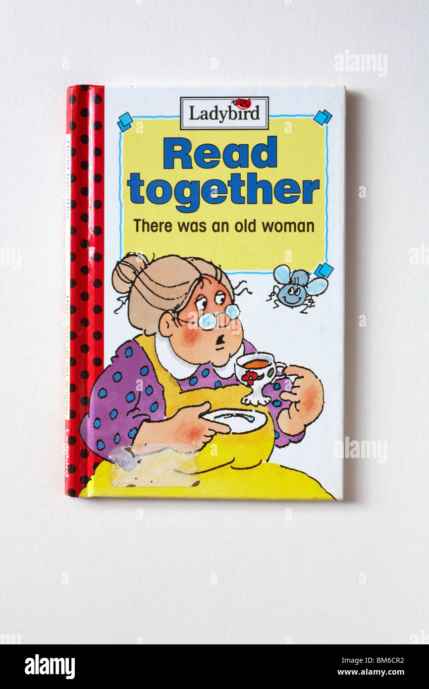 Ladybird leggere insieme libro - vi era una vecchia donna isolato su sfondo bianco Foto Stock