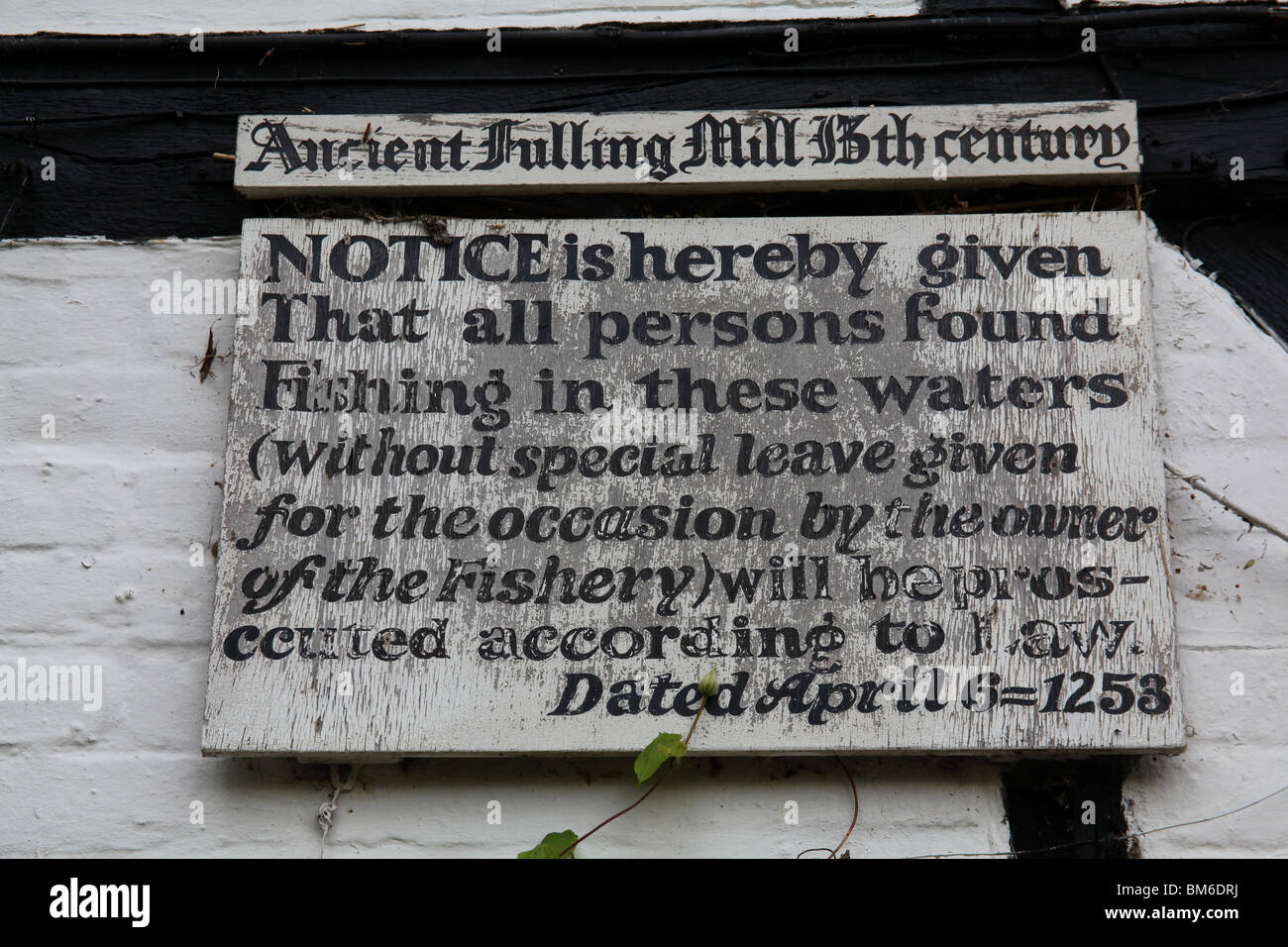 Nessun segno di pesca al Fulling Mill o mulino Fullertons , Alresford, Hampshire, Inghilterra, Regno Unito. travel Vecchia del XIII secolo Foto Stock