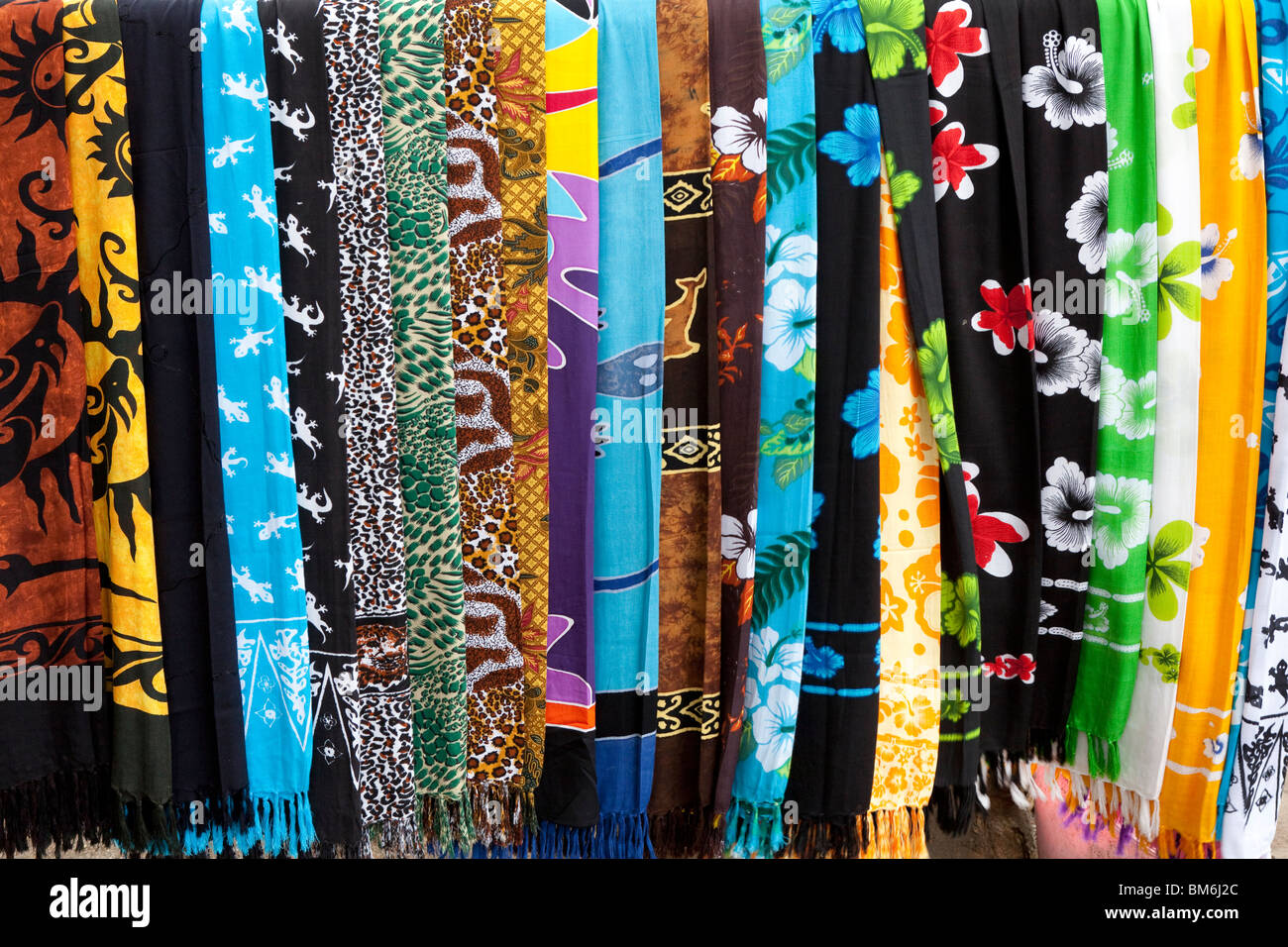 Sarong con disegno moderno a Bali Indonesia Foto Stock