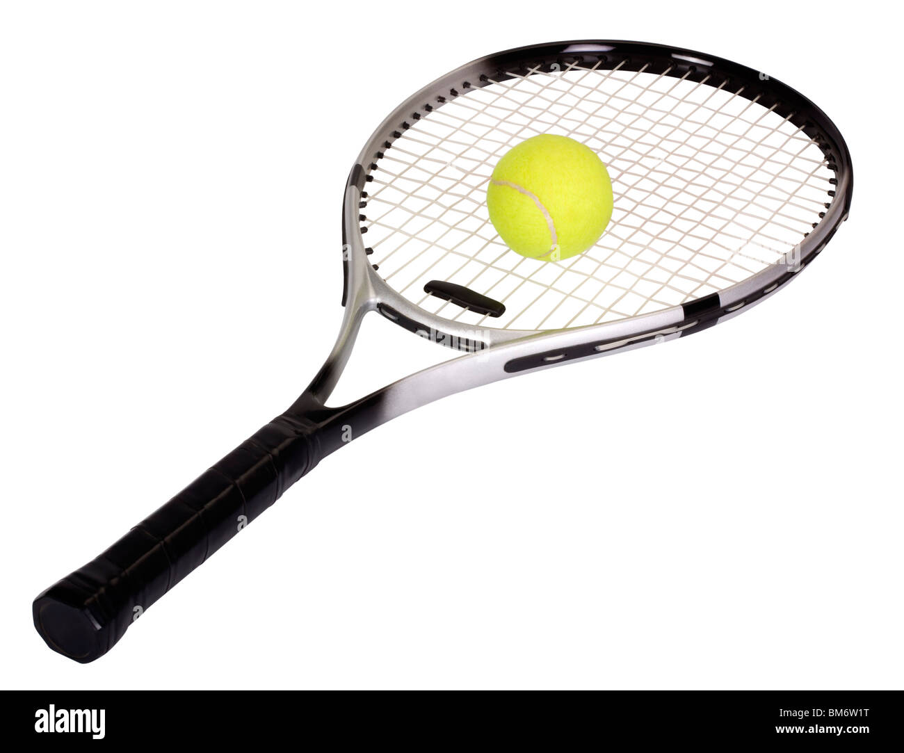 Close-up di una racchetta da tennis con una palla da tennis Foto Stock