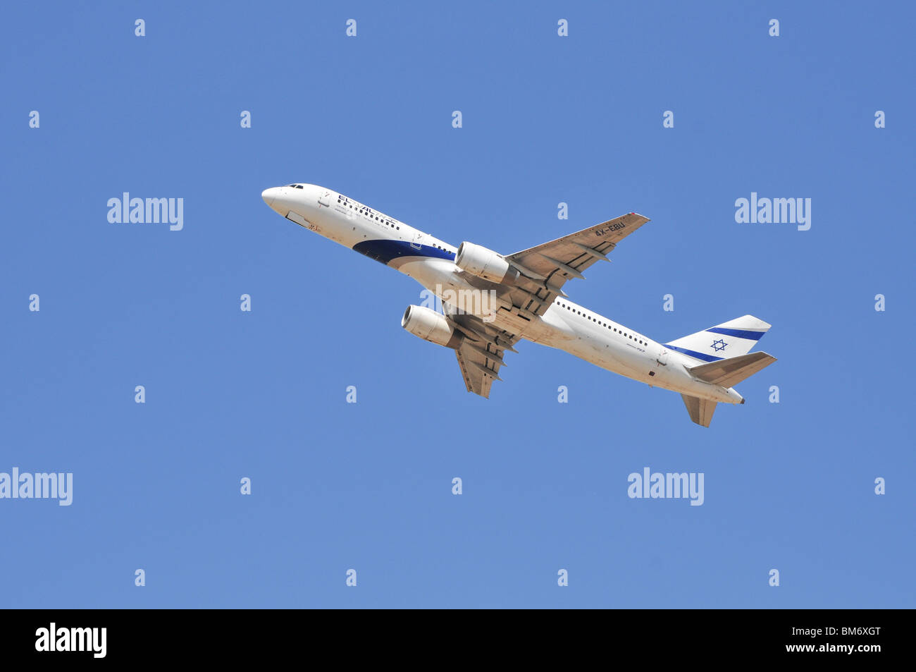 Israele, Ben-Gurion international airport El-Al Boeing 757 jet del passeggero pronti per il decollo Foto Stock