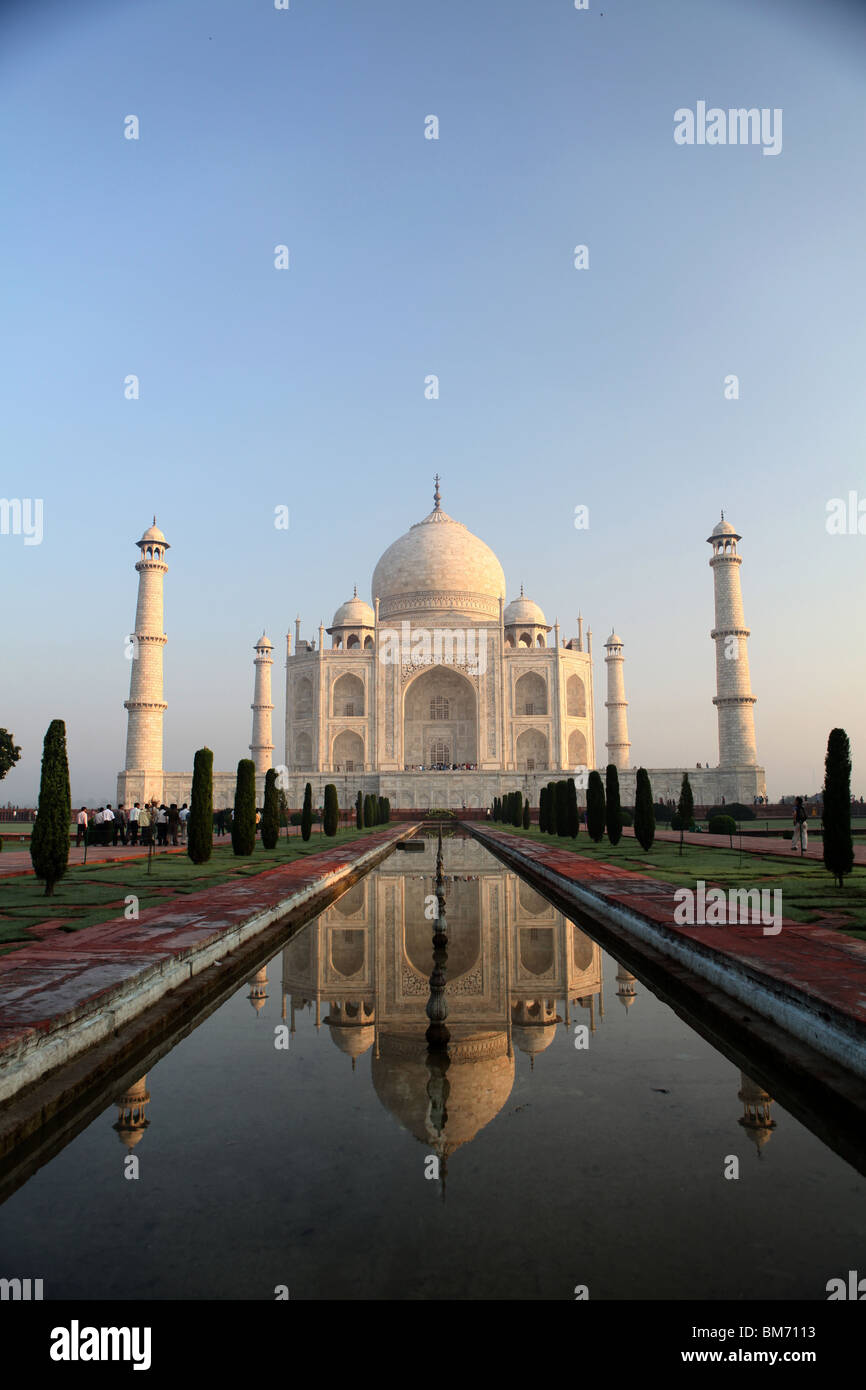 Il mausoleo del Taj Mahal di Agra in India Foto Stock