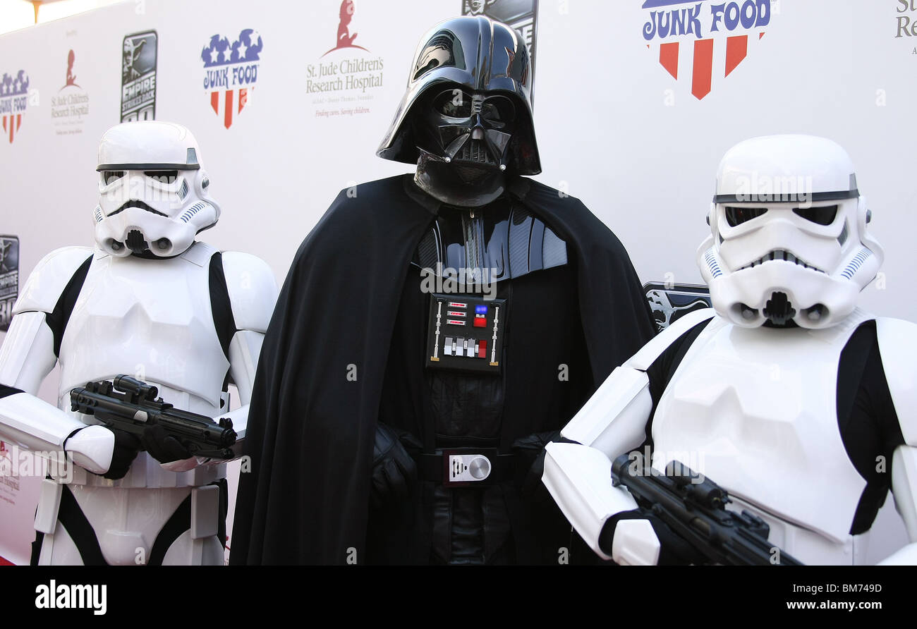 DARTH VADER STORMTROOPERS Empire Strikes Back 30esimo anniversario la carità lo screening di HOLLYWOOD Los Angeles CA 19 Maggio 2010 Foto Stock