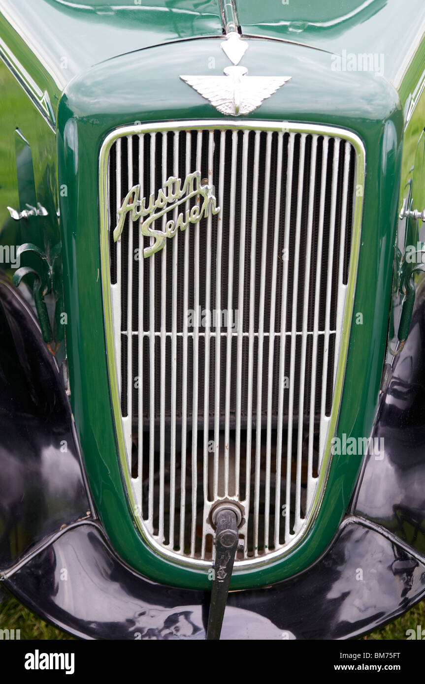 Il naso e la griglia del radiatore di una Austin Rubino 7 Mk 2 Foto Stock