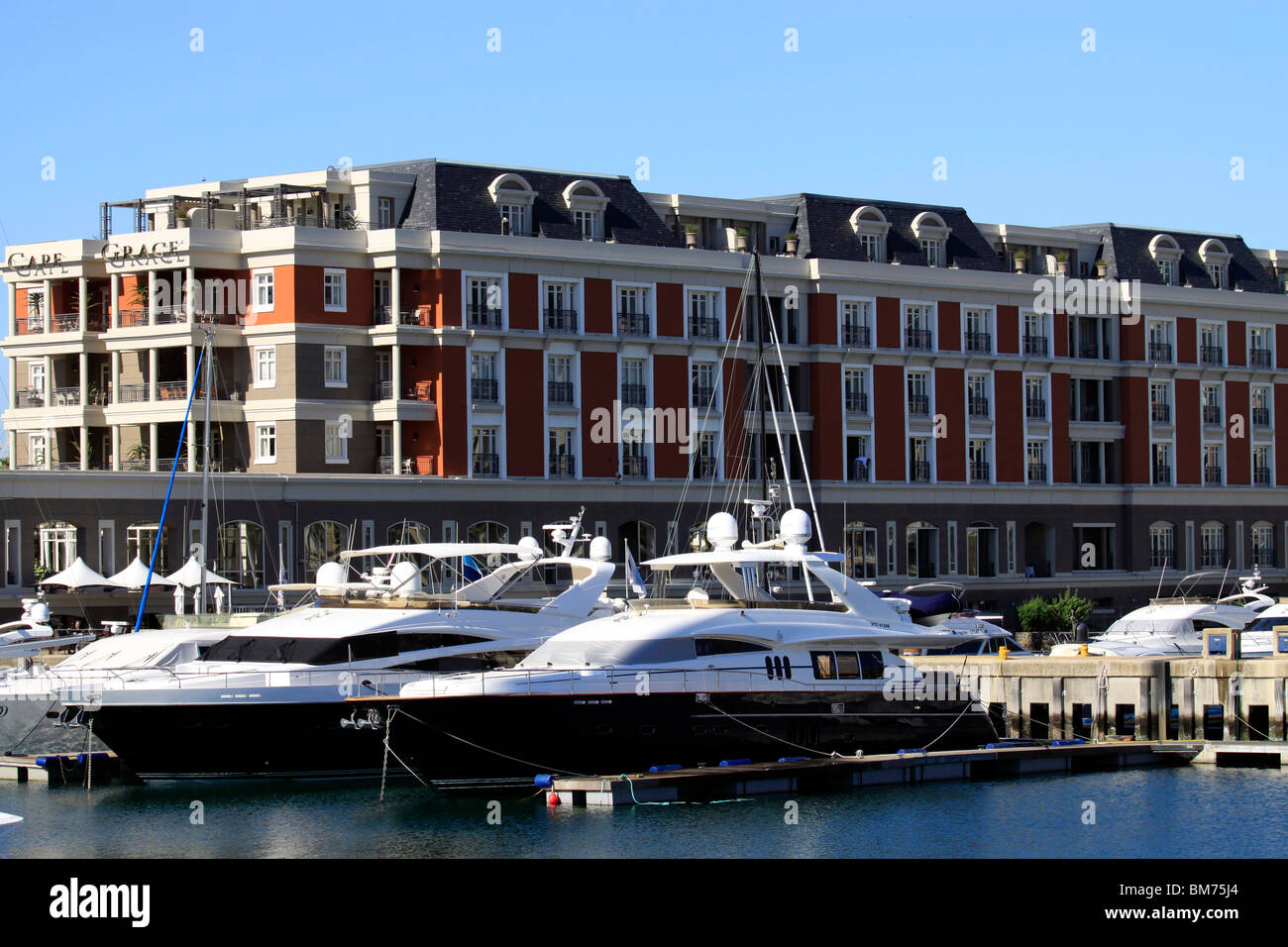 Luxury Cape Grace Hotel con yacht ormeggiati a V&A Waterfront, Città del Capo, Sud Africa. Foto Stock