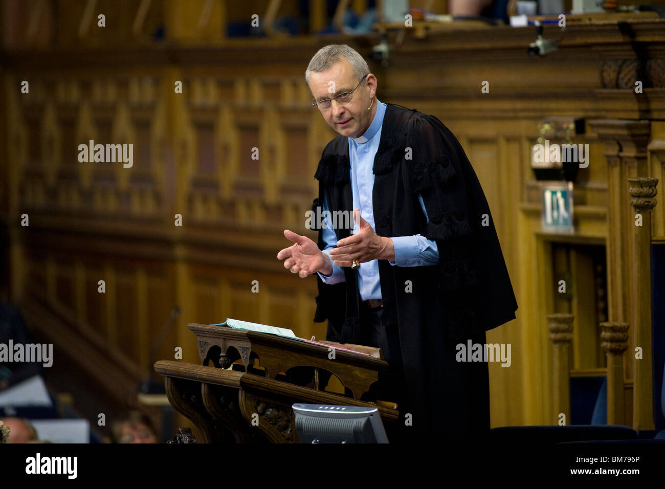 Il moderatore, il diritto Don Giovanni Christie, parlando durante l Assemblea Generale della Chiesa di Scozia 2010. Foto Stock