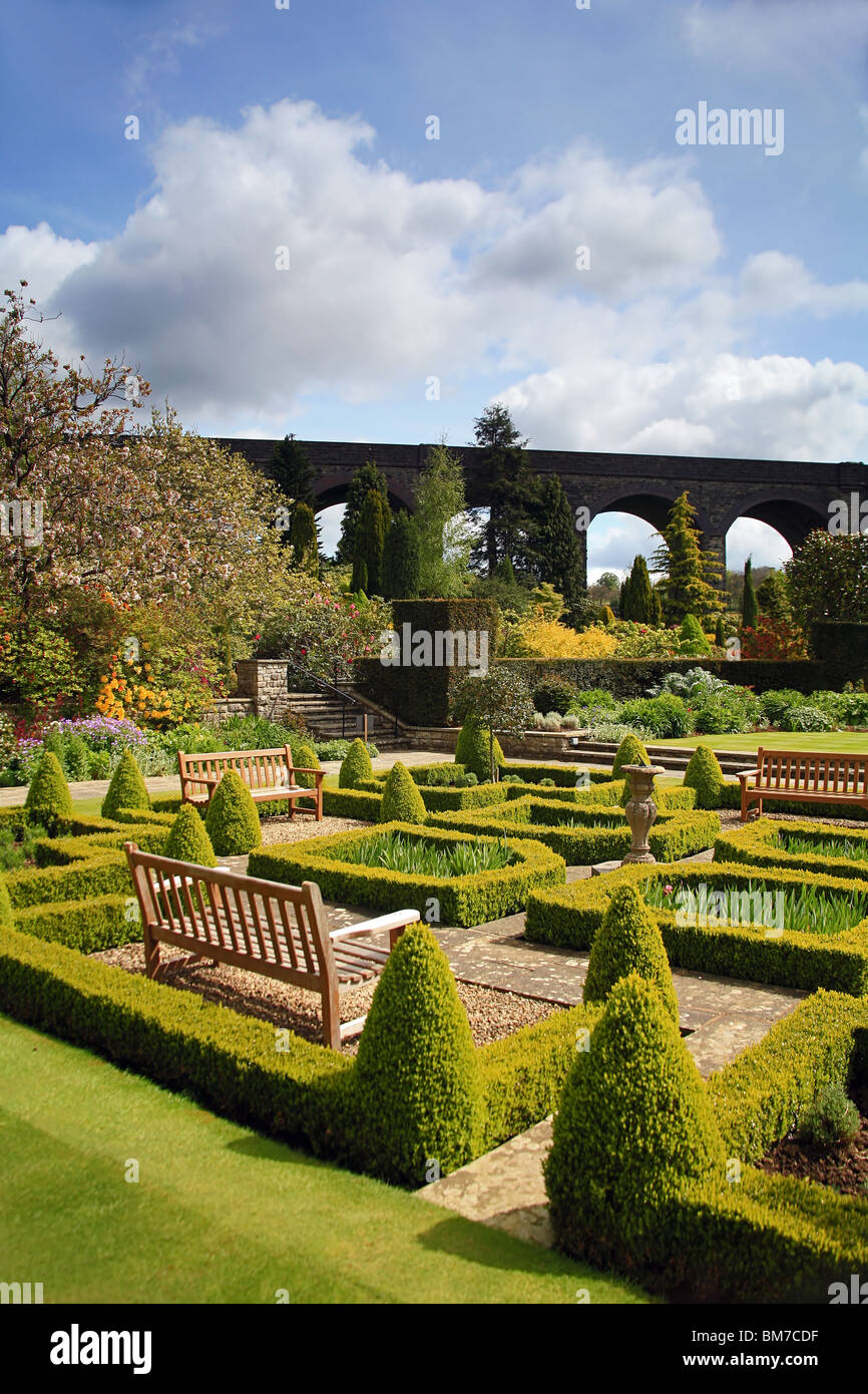Il parterre in Kilver corte giardino, Shepton Mallet, Somerset, Inghilterra, Regno Unito Foto Stock