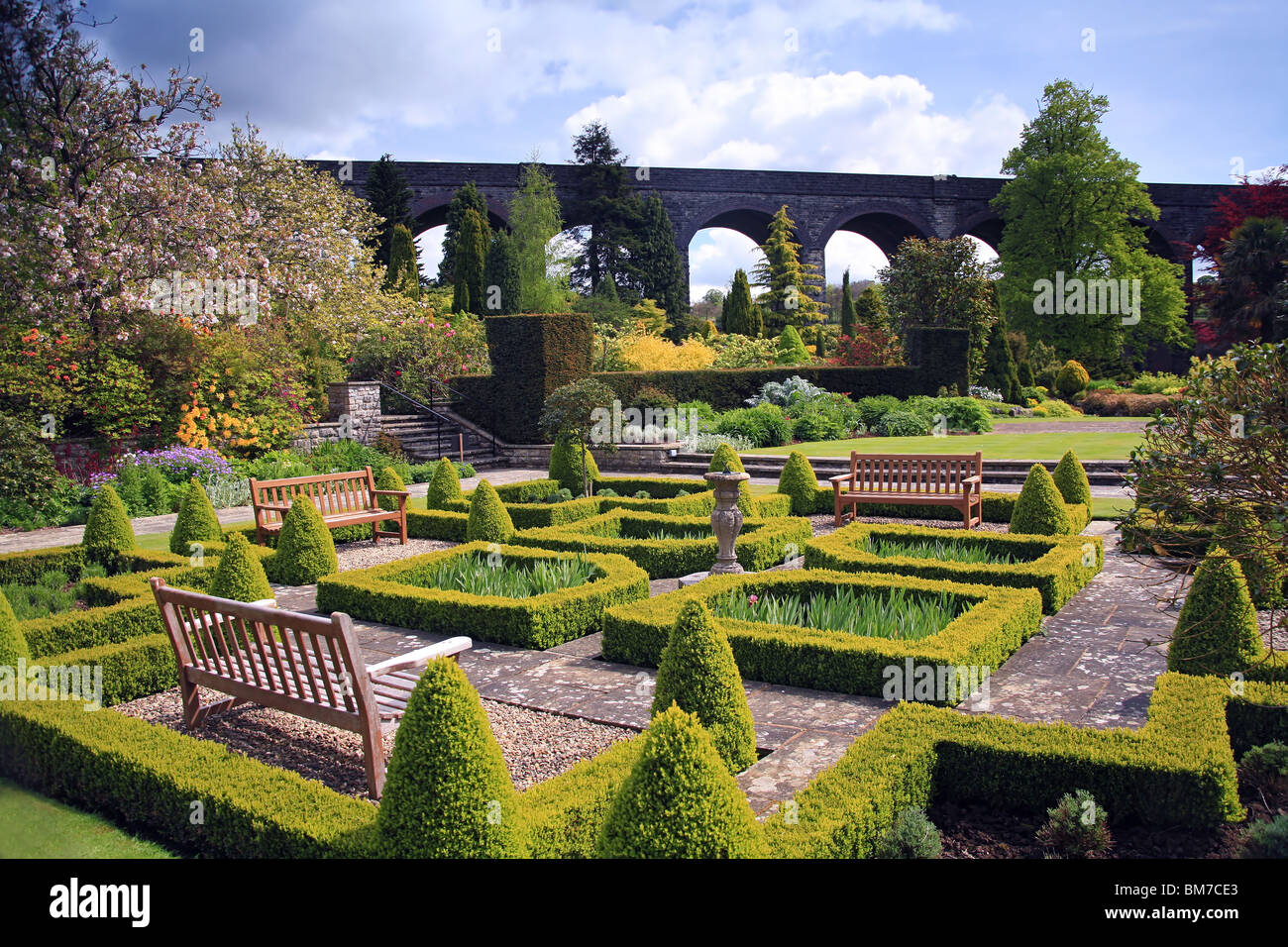 Il parterre in Kilver corte giardino, Shepton Mallet, Somerset, Inghilterra, Regno Unito Foto Stock
