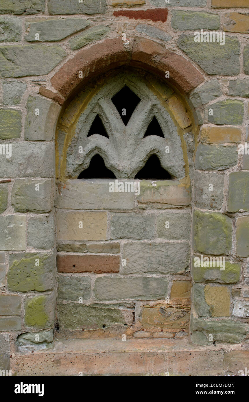Bloccato su Off finestra, Chiesa di S. Giovanni Battista, Baginton, Warwickshire, Inghilterra, Regno Unito Foto Stock
