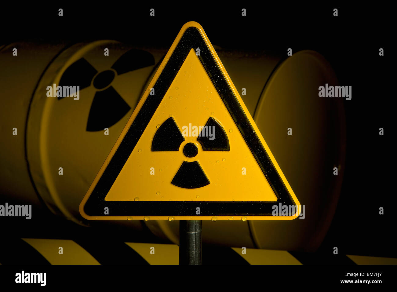 Un radioattivo segno di avvertimento Foto Stock