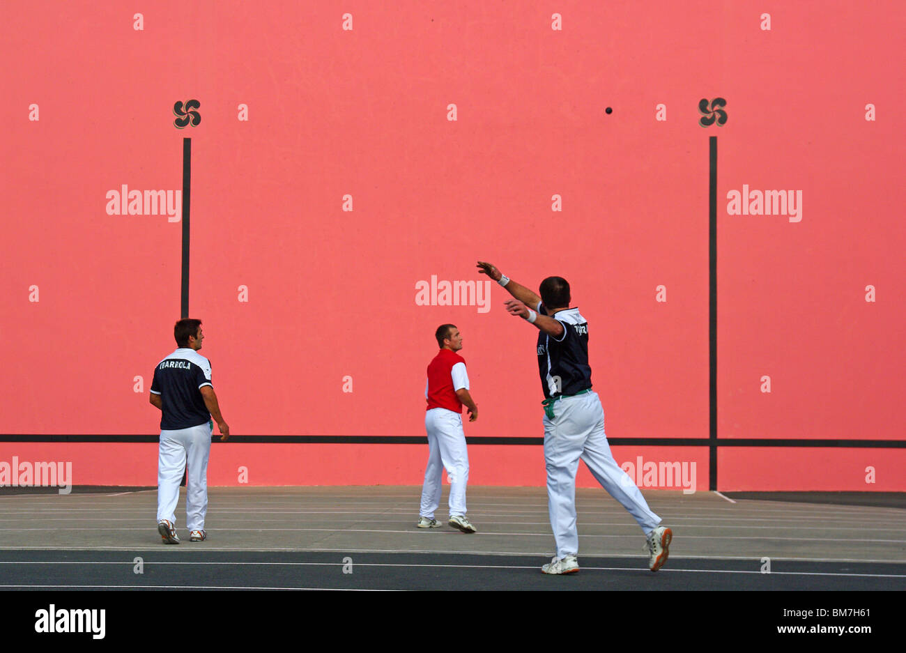 Biarritz (64): Pelota Basca, gioco tradizionale (varietà di corte sport  giocato con una sfera Foto stock - Alamy