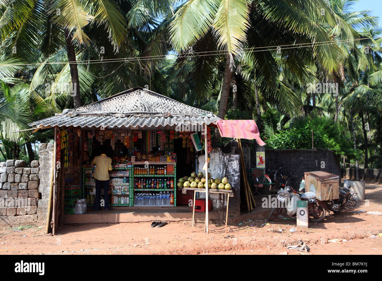Un cibo shack nella santa città di pellegrinaggio di Gokarna in Karnataka, India. Foto Stock
