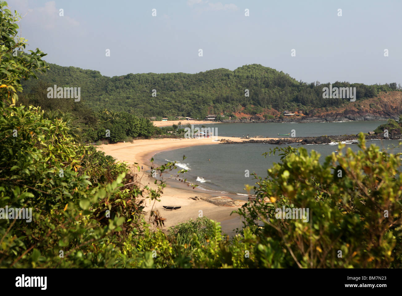 Om Beach, chiamato per le spiagge forma simile a Indias Om simbolo, a sud della città di Gokana, Karnataka, India. Foto Stock