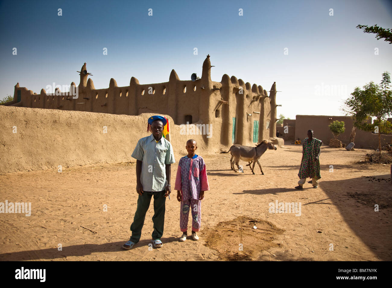 Tradizionale la moschea di fango in Fulani villaggio di Senosa, vicino Djenne, Mali. Foto Stock