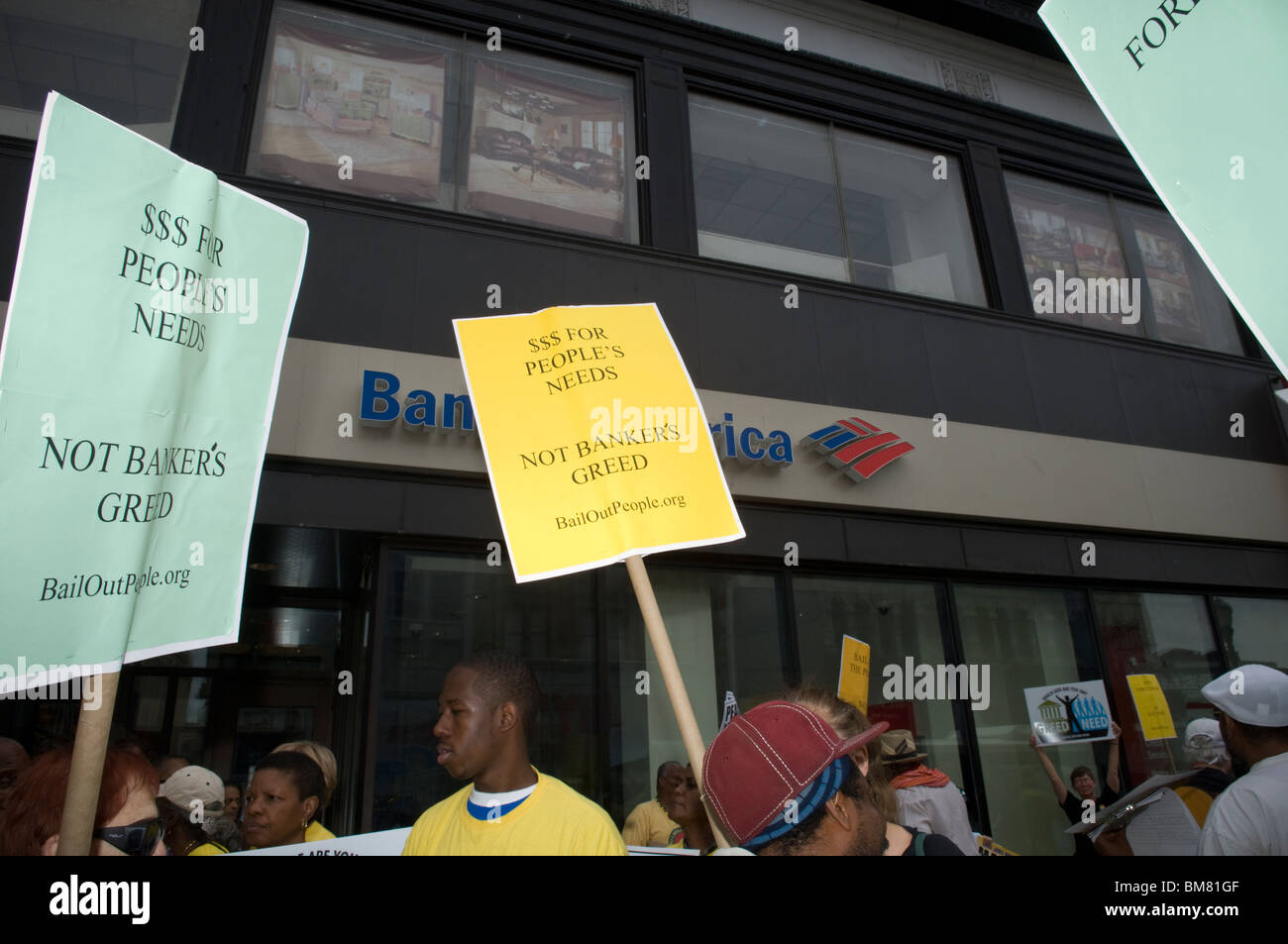 Membri del New Jersey gruppi comunitari di rally e marzo a Newark, New Jersey contro bank pignoramenti Foto Stock