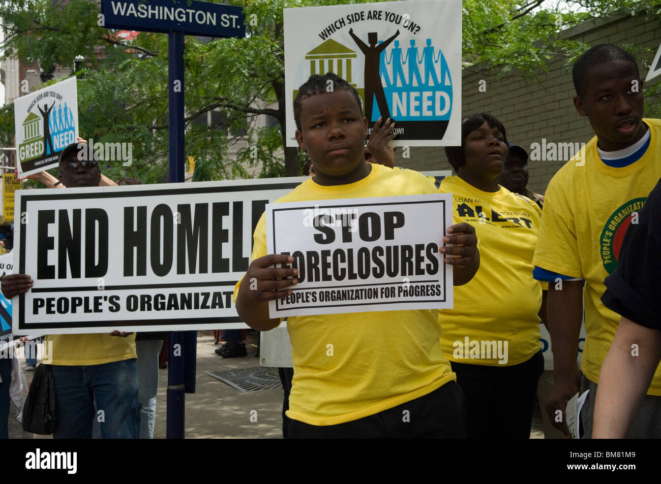 Membri del New Jersey gruppi comunitari di rally e marzo a Newark, New Jersey contro bank pignoramenti Foto Stock