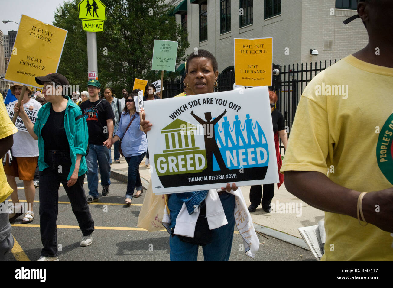 Membri del New Jersey gruppi comunitari di rally e marzo a Newark, New Jersey contro bank pignoramenti Foto Stock