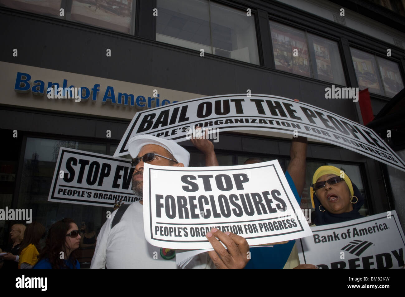 Membri del New Jersey gruppi comunitari di rally e marzo a Newark, New Jersey contro bank pignoramenti Foto Stock