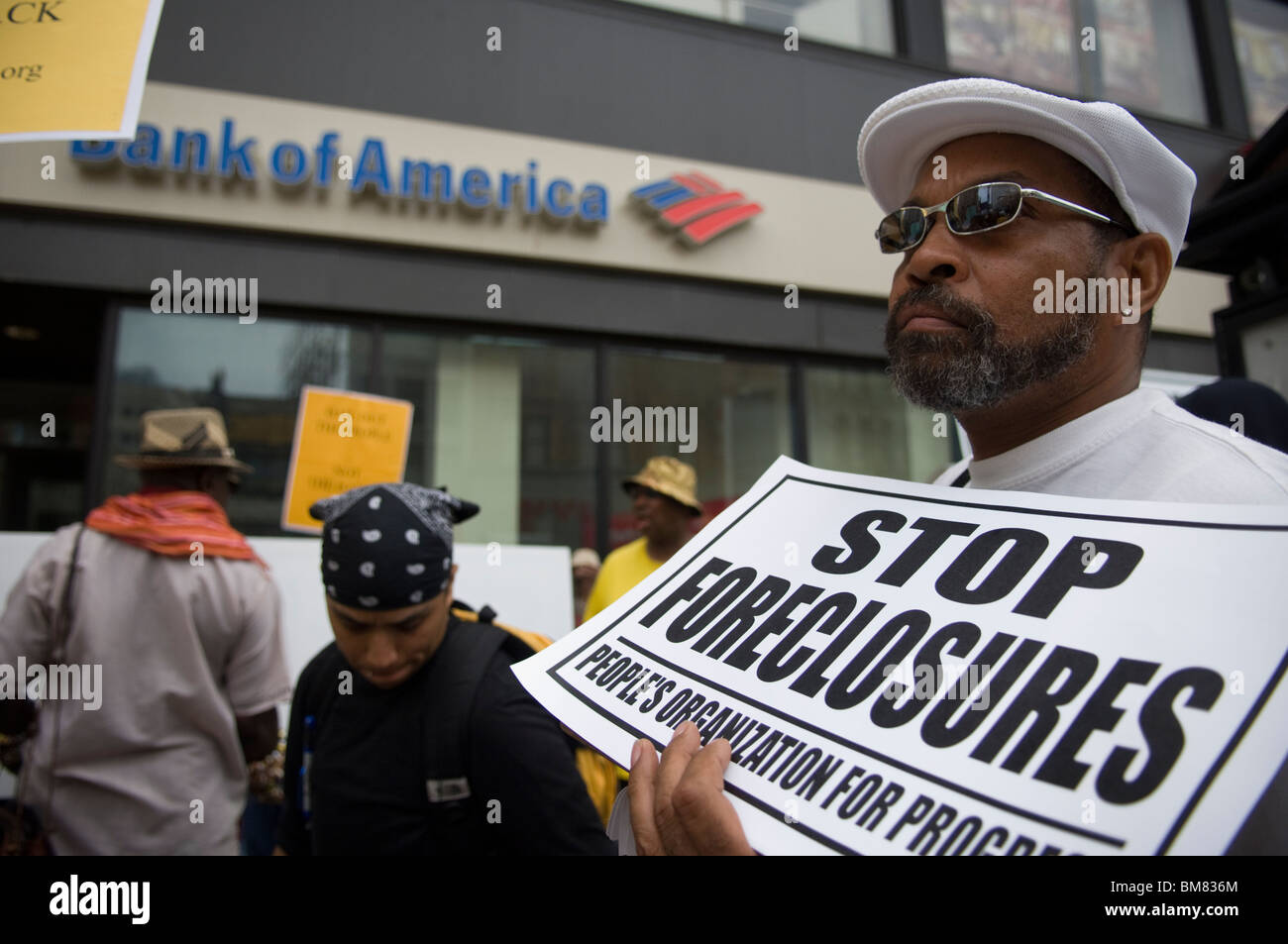Membri del New Jersey gruppi comunitari di rally e marzo a Newark, New Jersey contro bank pignoramenti Foto Stock