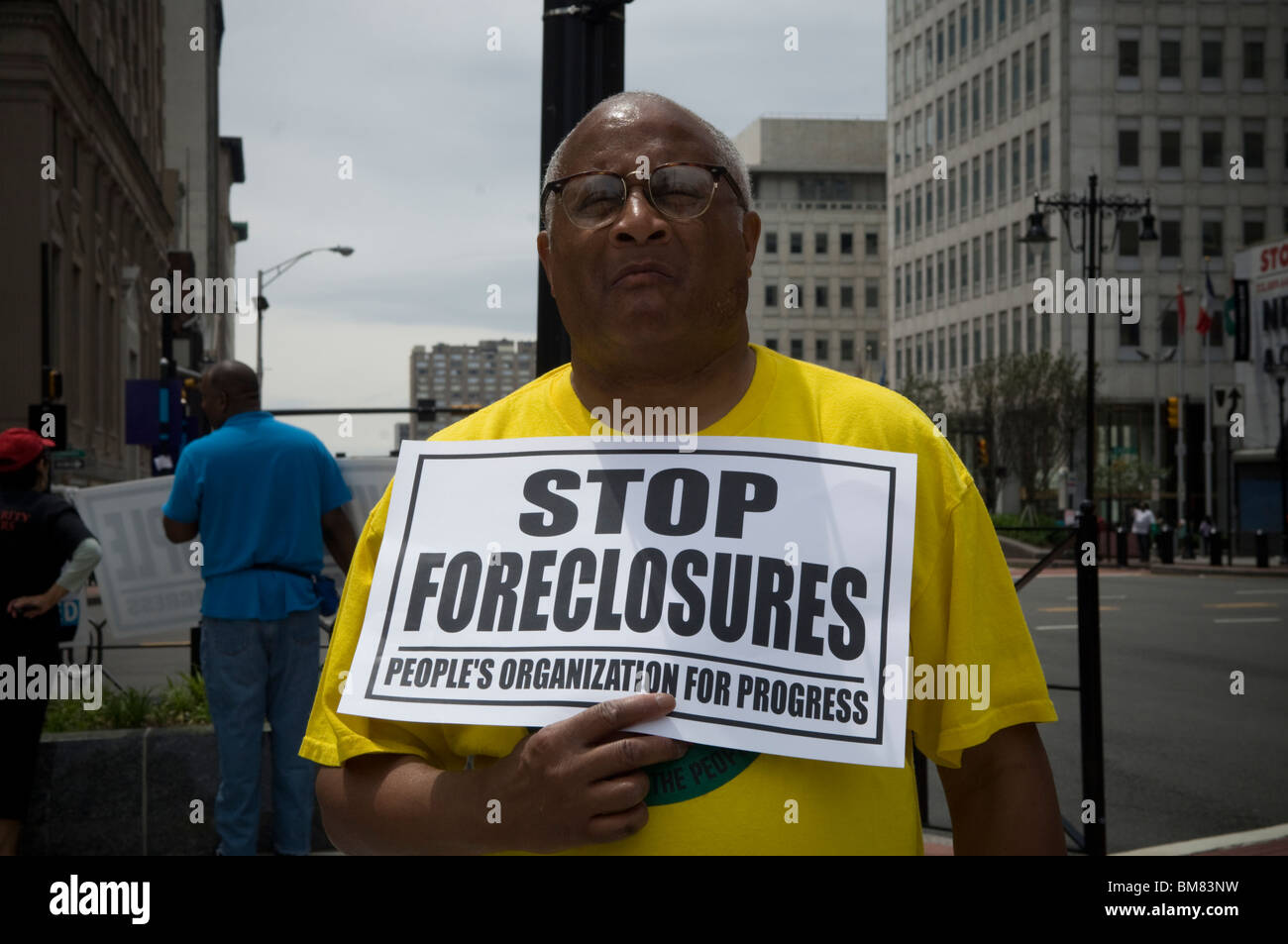 Membri del New Jersey gruppi comunitari di rally e marzo a Newark, New Jersey contro bank pignoramenti Foto Stock
