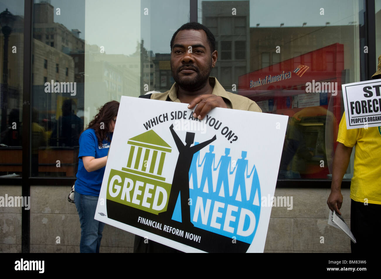 Membri del New Jersey gruppi comunitari di rally e marzo a Newark, New Jersey contro bank pignoramenti Foto Stock