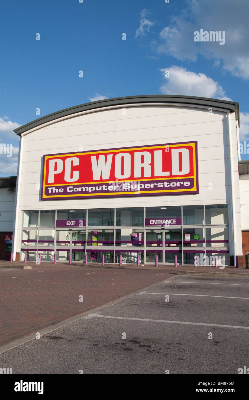 PC World retail store al Castle Marina retail park, Nottingham England Regno Unito Foto Stock