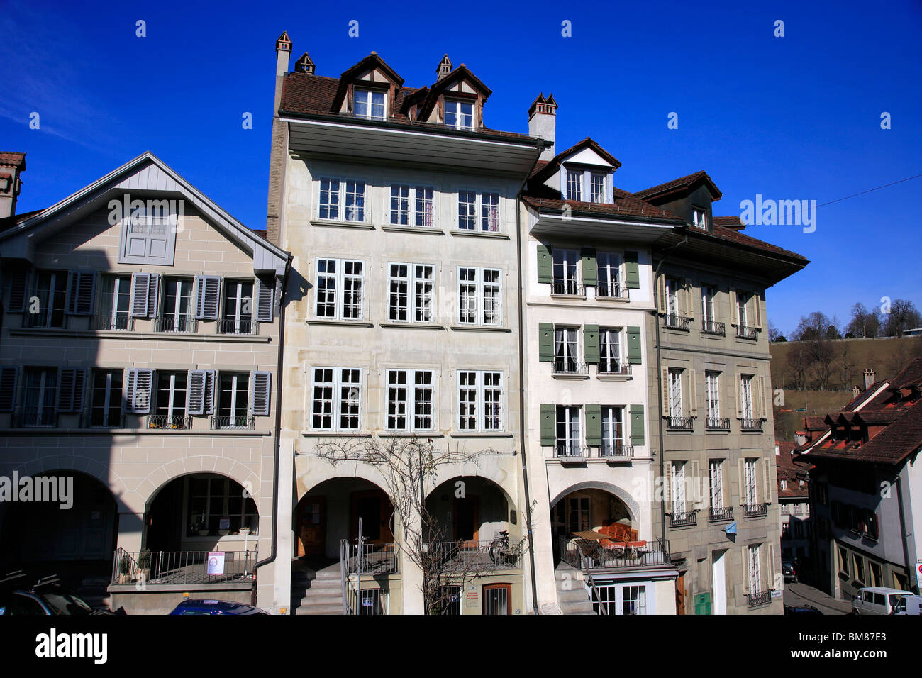 Gli edifici storici di Kramgasse su un sito patrimonio mondiale dell'UNESCO a Berna la città capitale della Svizzera Oberland county Foto Stock