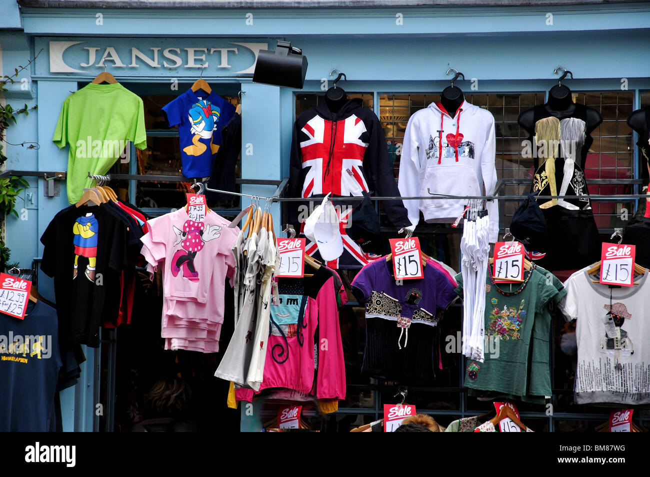 Negozio di abbigliamento, il Mercato di antiquariato di Portobello, Portobello Road a Notting Hill, Greater London, England, Regno Unito Foto Stock