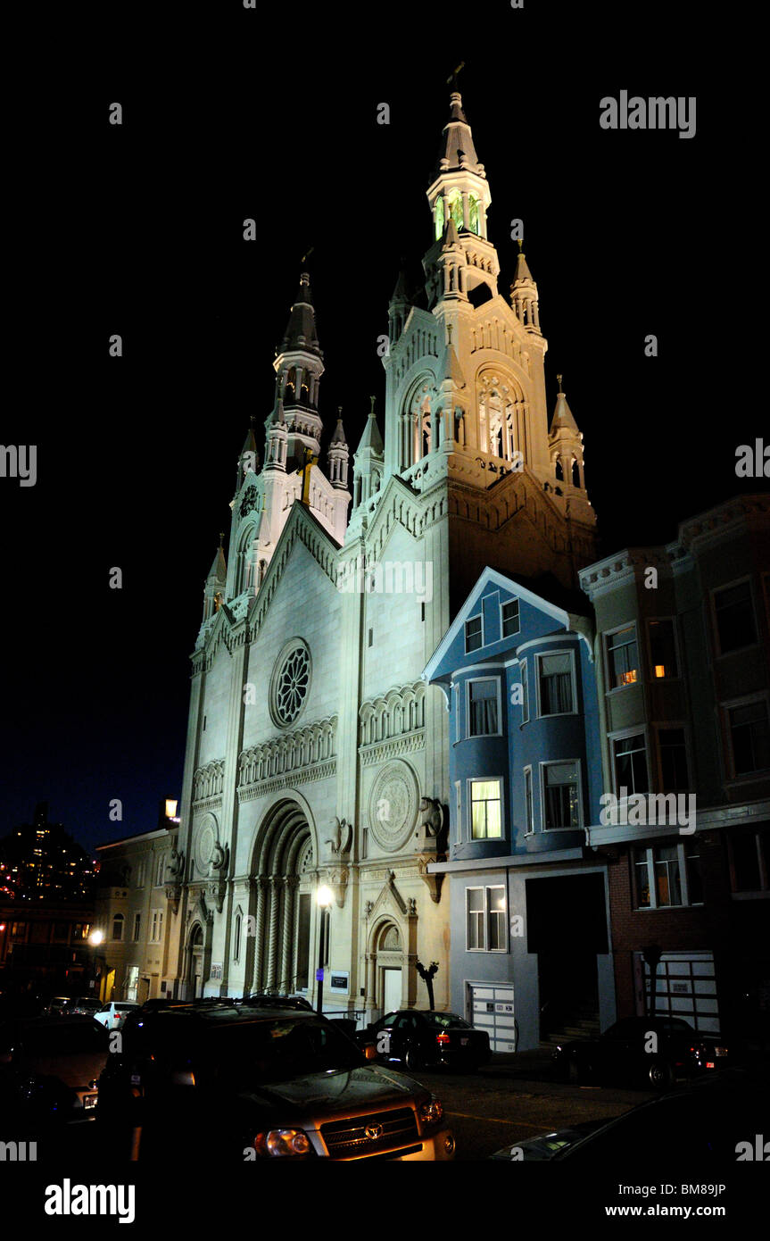 Santi Pietro e Paolo Cattedrale di notte. San Francisco, California, Stati Uniti d'America. Foto Stock