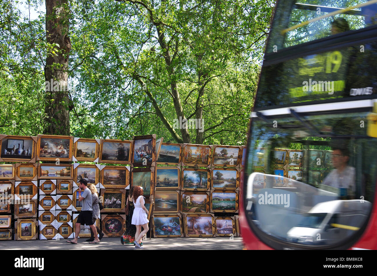 Arte visualizza al di fuori del parco verde, City of Westminster, Greater London, England, Regno Unito Foto Stock