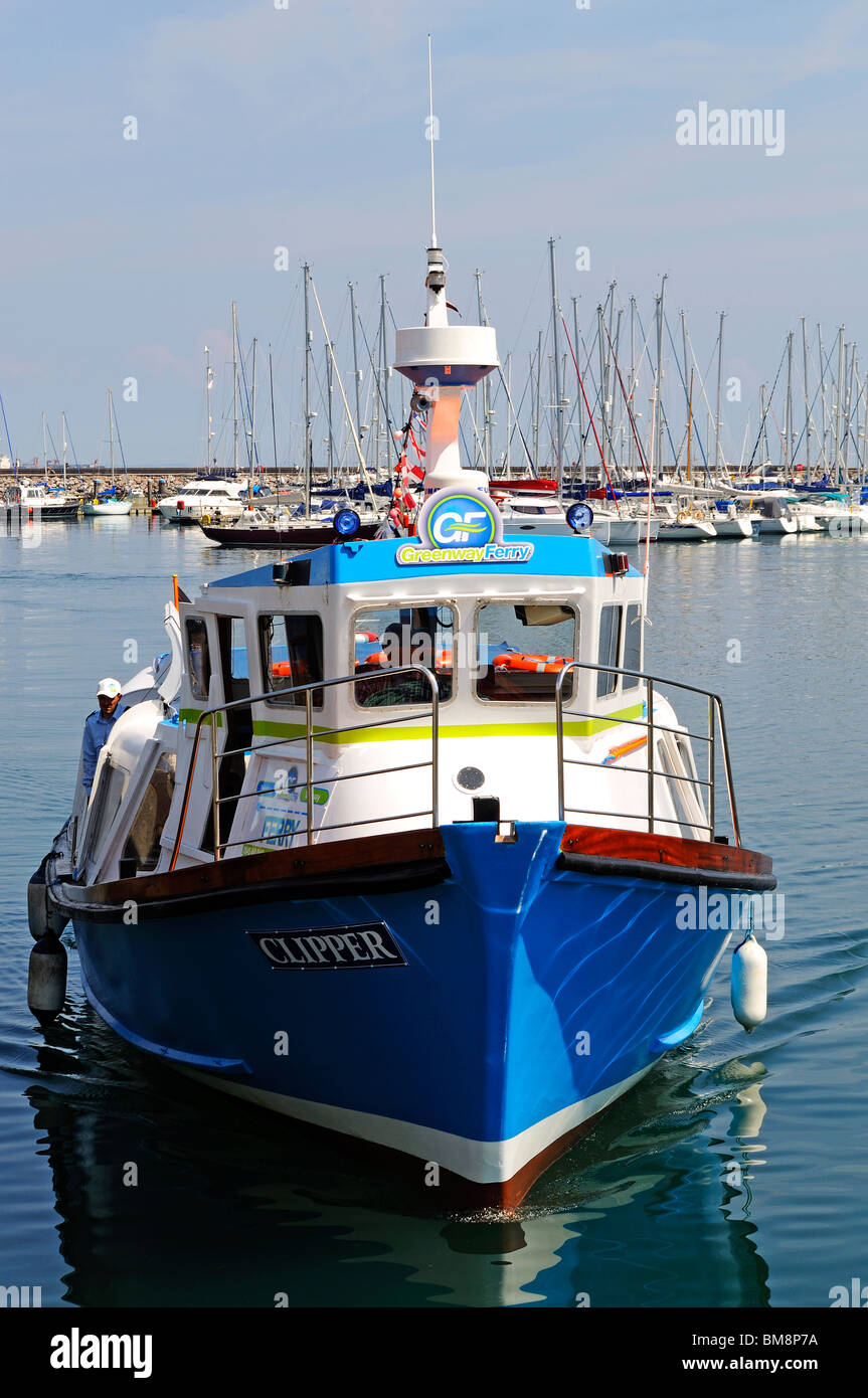 Il Brixham a Torquay traghetto provenienti al dock a Brixham Harbour, Devon, Regno Unito Foto Stock